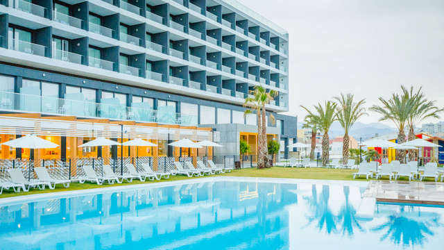 Pensión Completa a pie de dos playas en Mazarrón, Murcia (desde 3 noches)