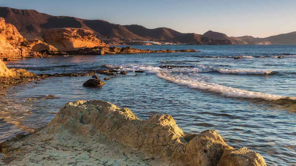 Scopri Roquetas de Mar la costa di Almeria in da notti
