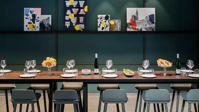 Design e benessere nel cuore di Strasburgo con aperitivo regionale e snack offerti ogni sera