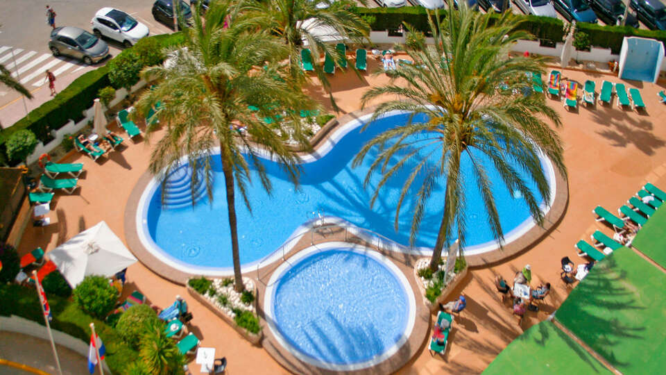 Escapada familiar al completo pension completa y entradas a Terra y Aqua Natura
