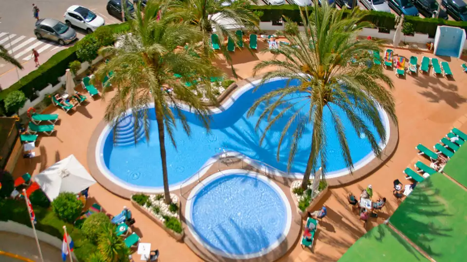 Escapada familiar al completo pension completa y entradas a Terra y Aqua Natura