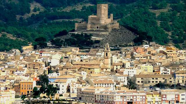 Escapada con cena y visita al Castillo de Biar (desde 2 noches)