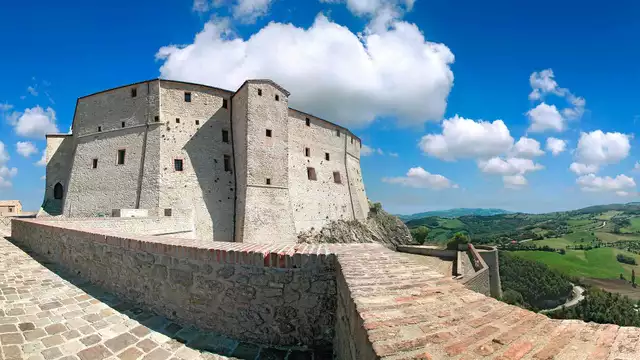 Séjour romantique dans les collines de Rimini avec dîner et parcours bien-être
