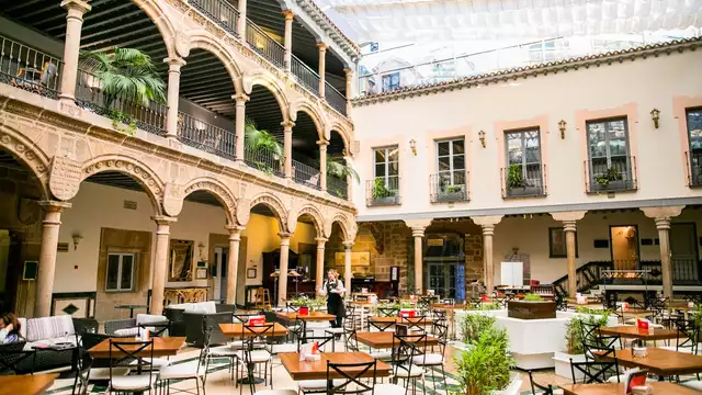 Évasion romantique avec dîner dans un palais proche de la cathédrale d'Avila (2 nuits minimum)
