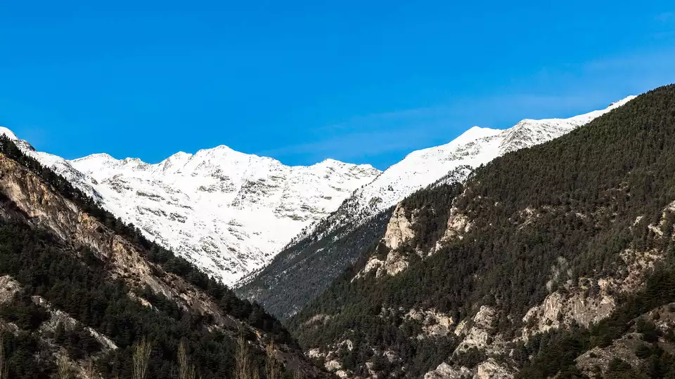 Escapada relax en familia inmerso en el paisaje genuino de Andorra