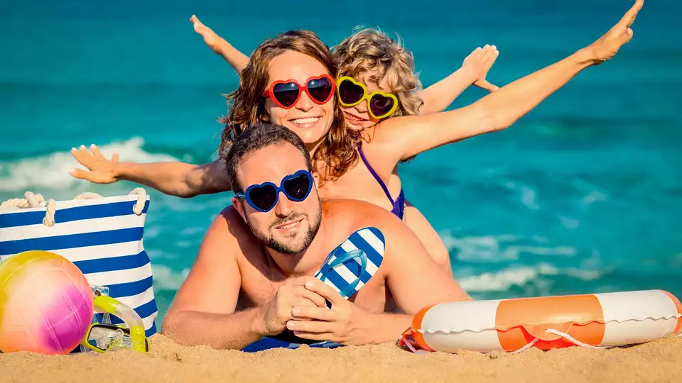 Vacaciones en pension completa con un nino incluido en la Costa Daurada