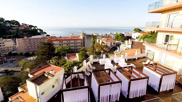 Desayuno a orillas de mar con nino incluido en Lloret de mar