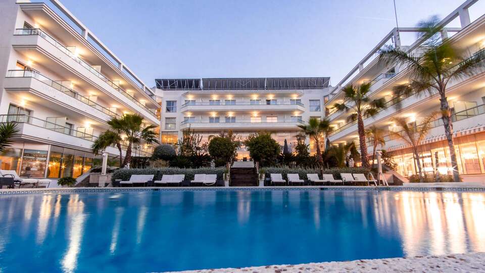 Escapada en Albir cerca de la playa en un hotel con desayuno incluido