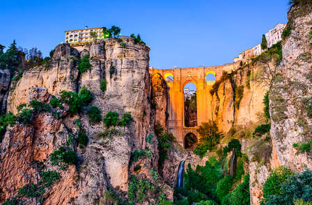 Escapade romantique à Ronda avec dîner inclus et vin mousseux offert