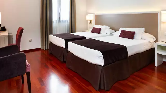 Hotel para familias o amigos en el centro de Ronda en habitación triple con desayuno