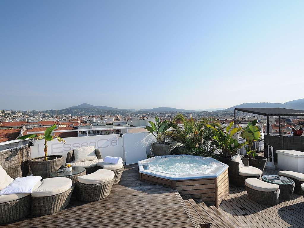 Profitez d'un moment de détente à Nice avec piscine et bain bouillonnant en rooftop face aux Alpes ! - 4* - 16