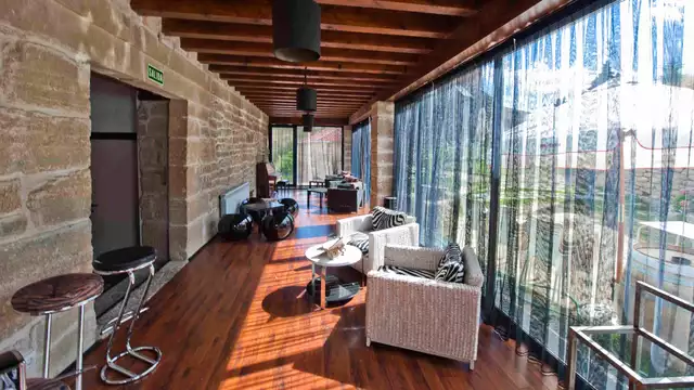 Experiencia romántica con cena, jacuzzi y desayuno en plena naturaleza