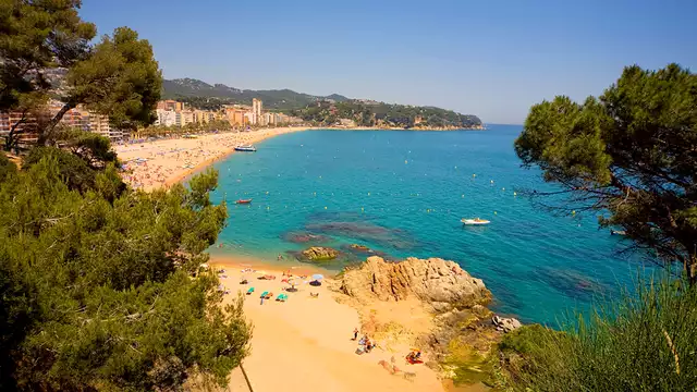 Profitez du soleil et de la mer en demi-pension avec un enfant inclus à Lloret de Mar