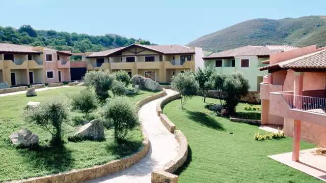 Vacanze in Costa Smeralda in appartamento fino a 4 persone con traghetto da Livorno (7 notti)