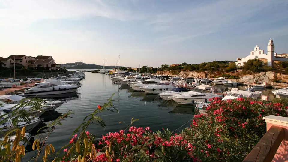 Costa Smeralda in appartamento fino a persone con traghetto da Civitavecchia lunedi-giovedi