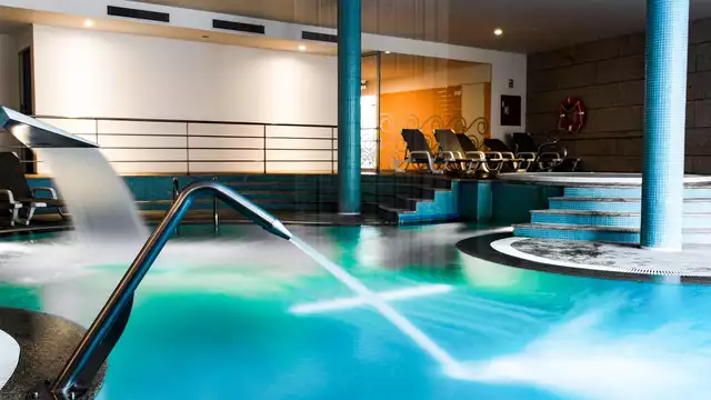 Escapade romantique avec una bouteille de vin et spa