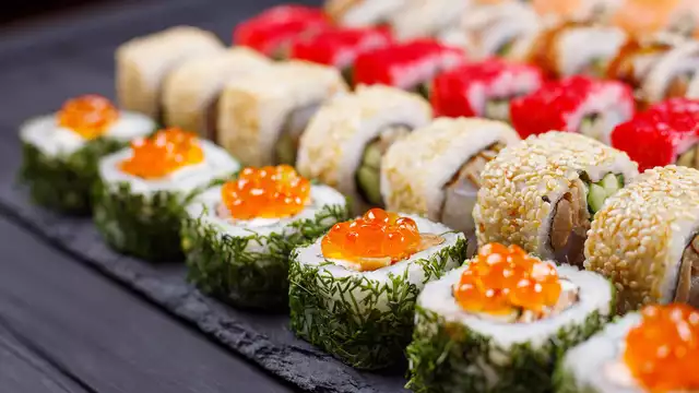 Experiencia de lujo en Alkmaar con cena de sushi y grill incluida