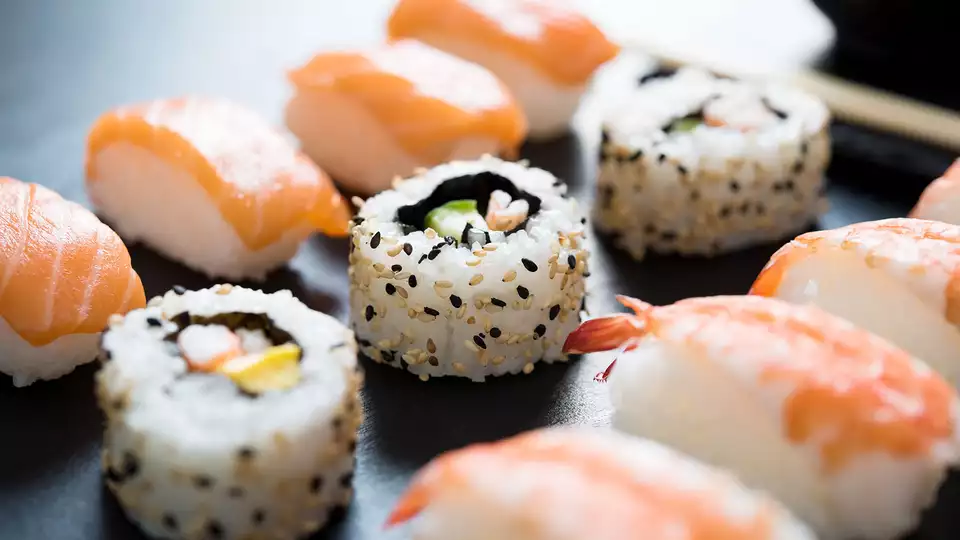 Un delicieux assortiment de sushi lors d un sejour splendide a Alkmaar
