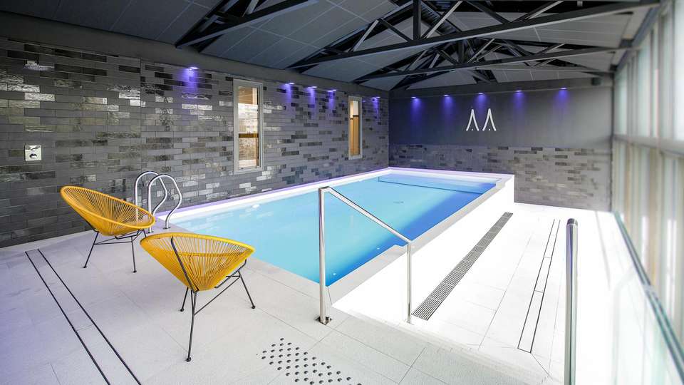 Magic Hôtel & Spa - EDIT_POOL_01.jpg