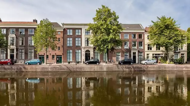 Pasa la noche en un monumento histórico nacional en Schiedam, cerca de Róterdam.