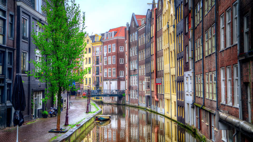 Ontdek de moderne cultuur van Amsterdam vanuit een hip hotel