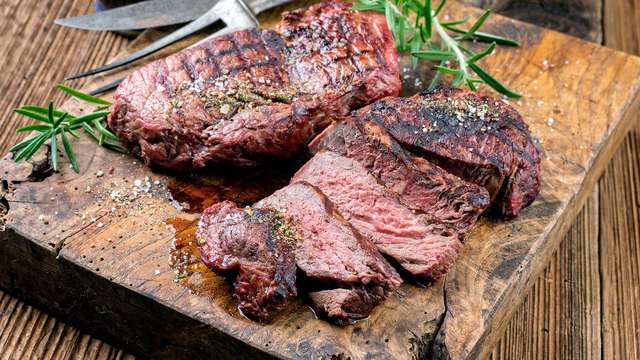 Escapada a la montaña con Cena en asador y acceso al spa en Canfranc