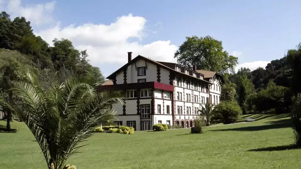Minivacaciones en el exuberante Valle de Karrantza desde noches