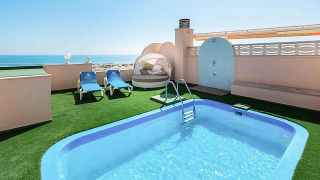 Luxe en ontspanning: suite met privézwembad en spa in Oliva, Valencia