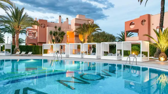 Fuga con colazione in un resort sulla spiaggia a Oliva.