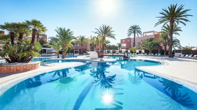 Weekend de luxe diner degustation spa et cava en hotel face a la mer