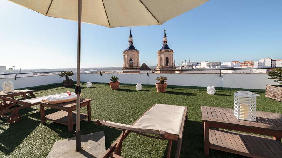 Hotel en San Fernando Cadiz con desayuno cava y bombones