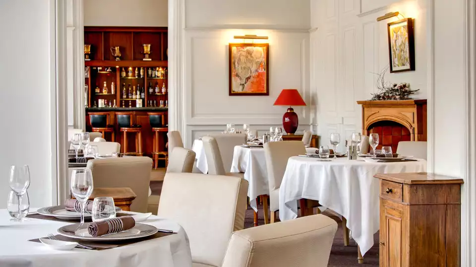 Diner et detente dans un chateau a une heure de Paris