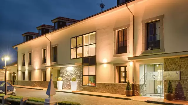 Vive el romanticismo en la Costa Asturiana: spa y desayuno para dos