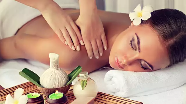 Escapade revitalisante : demi-pension, massage anti-stress, bain relaxant et bien plus encore