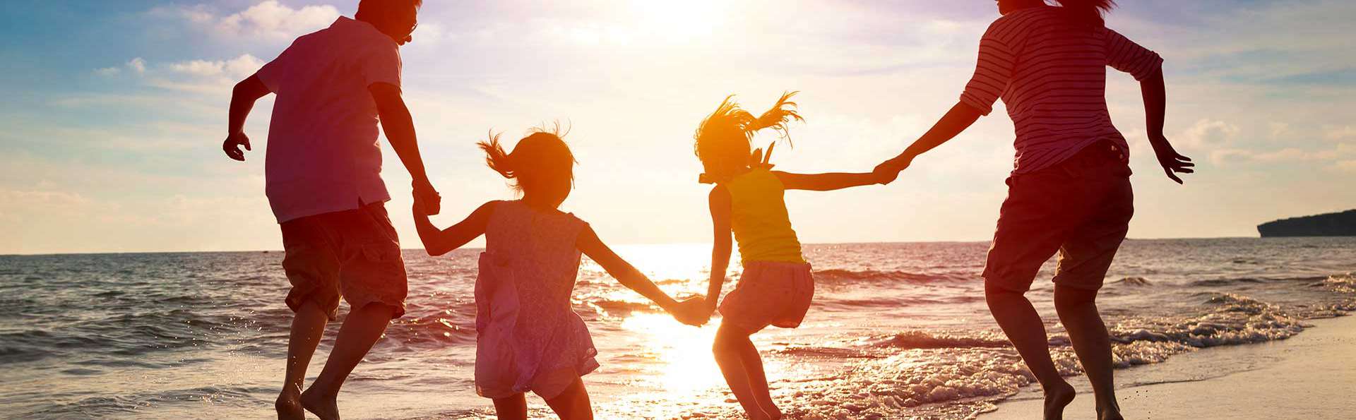 Mini-vacances en famille avec hébergement de deux enfants, demi-pension et plus encore à Sitges (à p