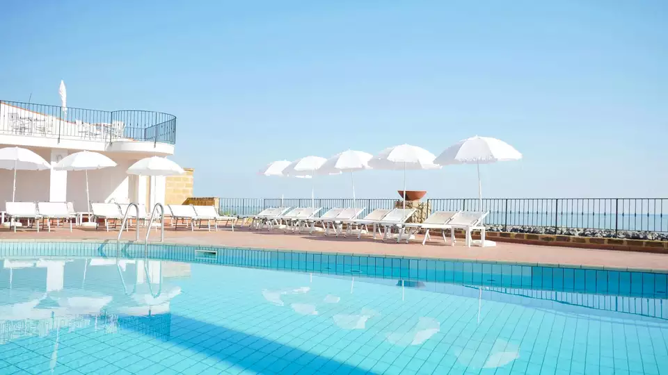 Soggiorno in hotel stelle con vista mare e colazione inclusa