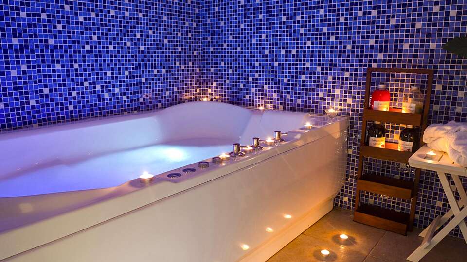 Para los mas romanticos sorprende a tu pareja con sesion privada de hidromasaje y un circuito spa