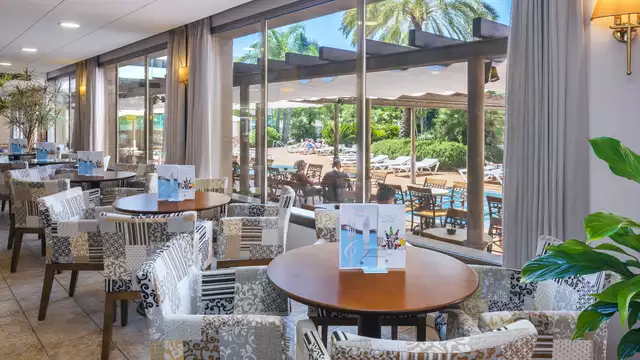 Vacanze in un hotel 4* superior a Pineda de Mar con trattamento di mezza pensione