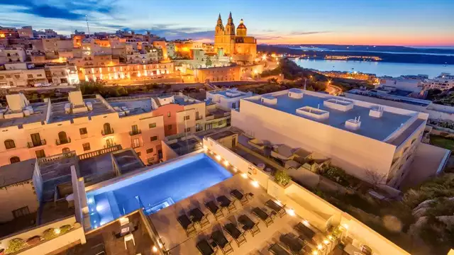 Viaje bajo el sol del pintoresco pueblo de Mellieha, en Malta (desde 3 noches)