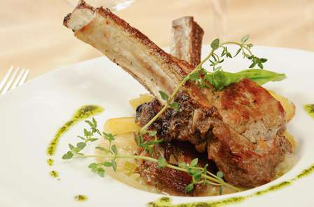 Savourez un vin et un dîner gourmet aux pieds de l'imposant Mulhacén