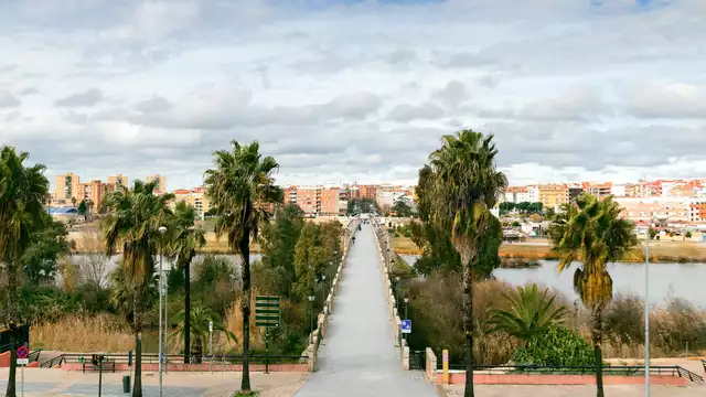 Una spiaggia nell'entroterra? Scopri Orellana La Vieja e alloggia in un appartamento incantevole