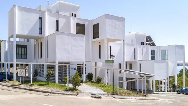 Descubre la Costa Dulce en apartamento con vistas al lago