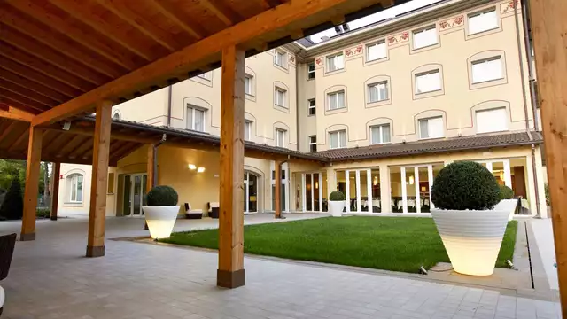 4 * hotel aan de rand van Milaan, ideaal gelegen voor het stadscentrum en de meren