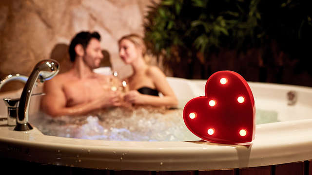 Escapada Romántica en la Suite de un pazo gallego con bañera hidromasaje y salida tardía