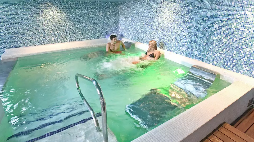 Media Pension y spa ilimitado en plena naturaleza Cantabra desde noches