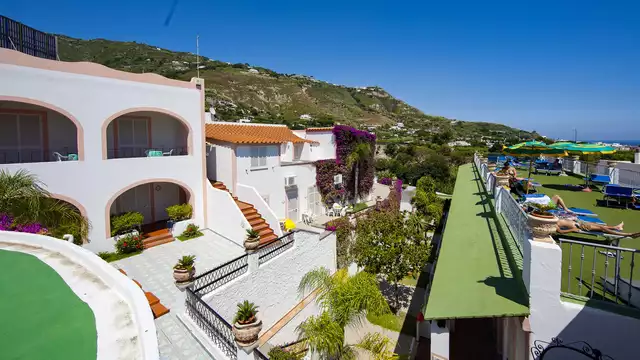 Vacanze ad Ischia in mezza pensione e accesso alla spa incluso