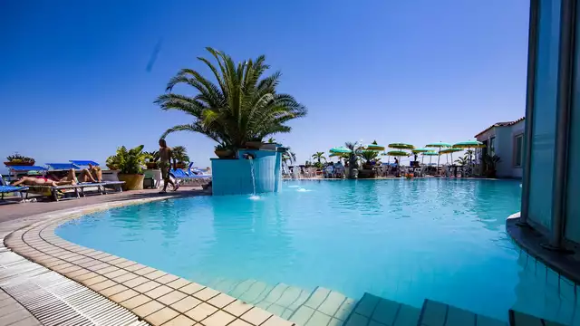 Descansa en la maravillosa isla de Ischia con acceso al spa incluido