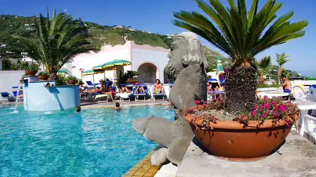 Mis niets van Ischia, met volpension en toegang tot de spa