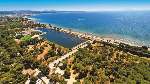 Séjour en Club à Hyères : Bord de Mer à Proximité du Port et de la Plage de l’Ayguade