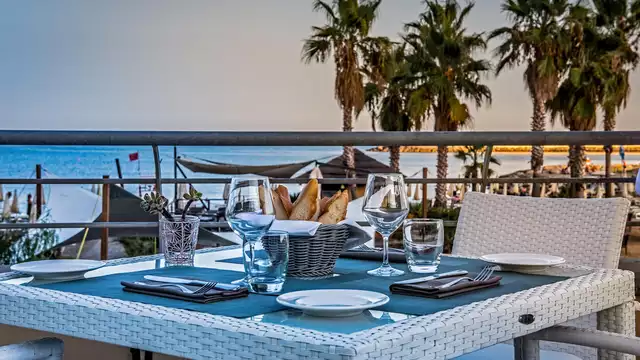 Weekend di lusso sulla Riviera Ligure in suite vista mare e con accesso alla spiaggia incluso